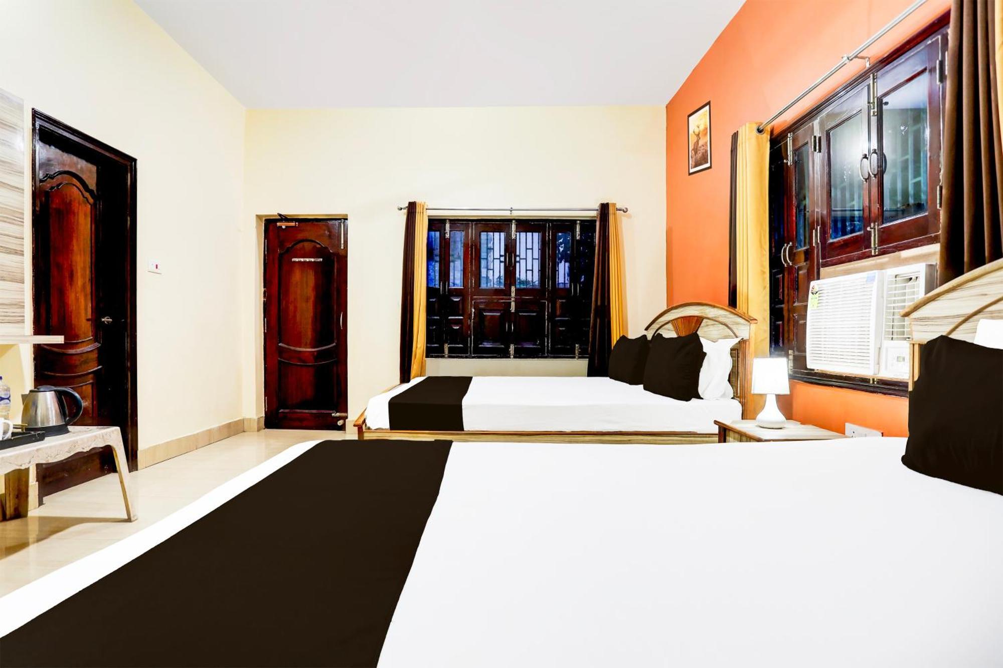 Hotel O R B Palace Varanasi Exterior photo
