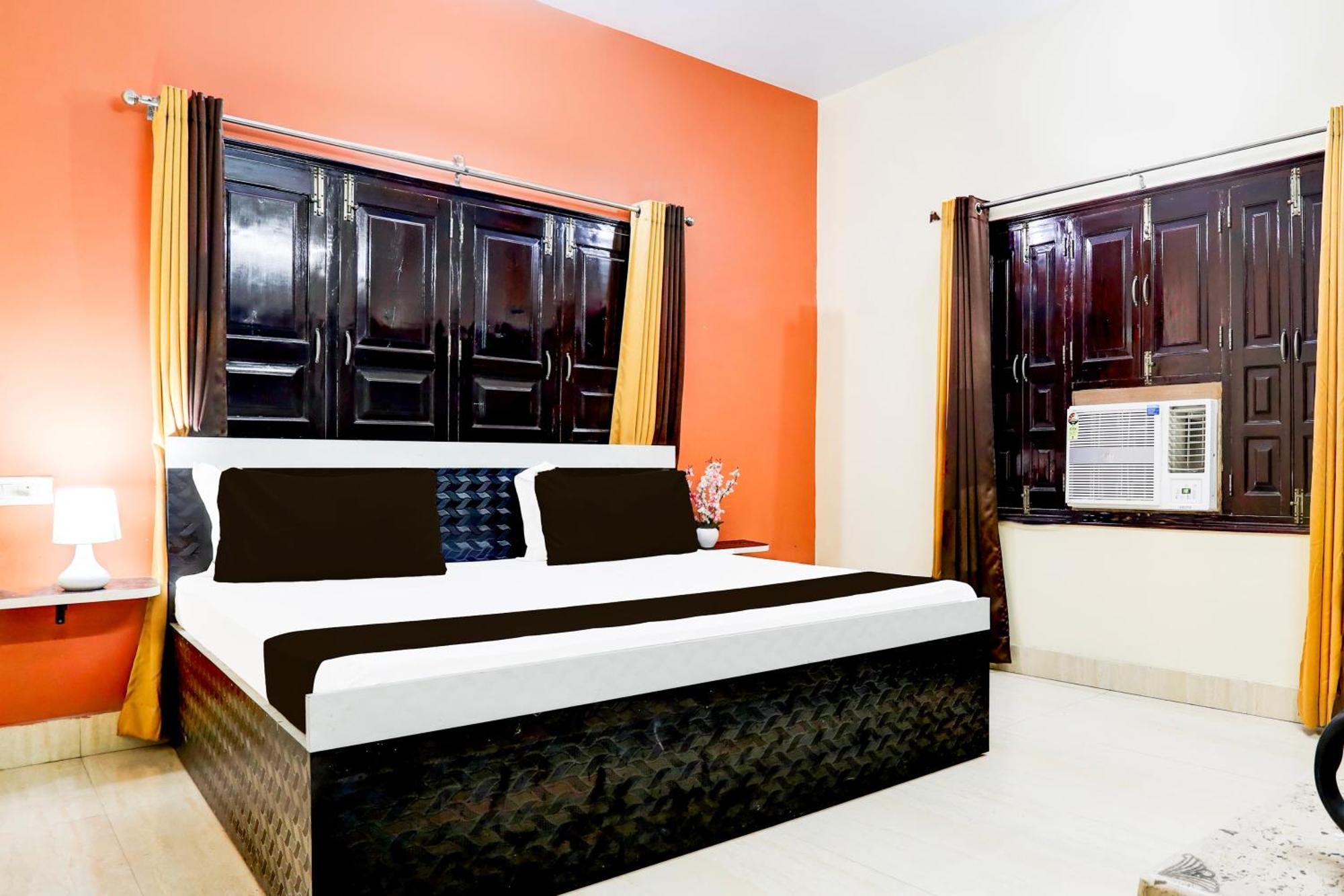 Hotel O R B Palace Varanasi Exterior photo